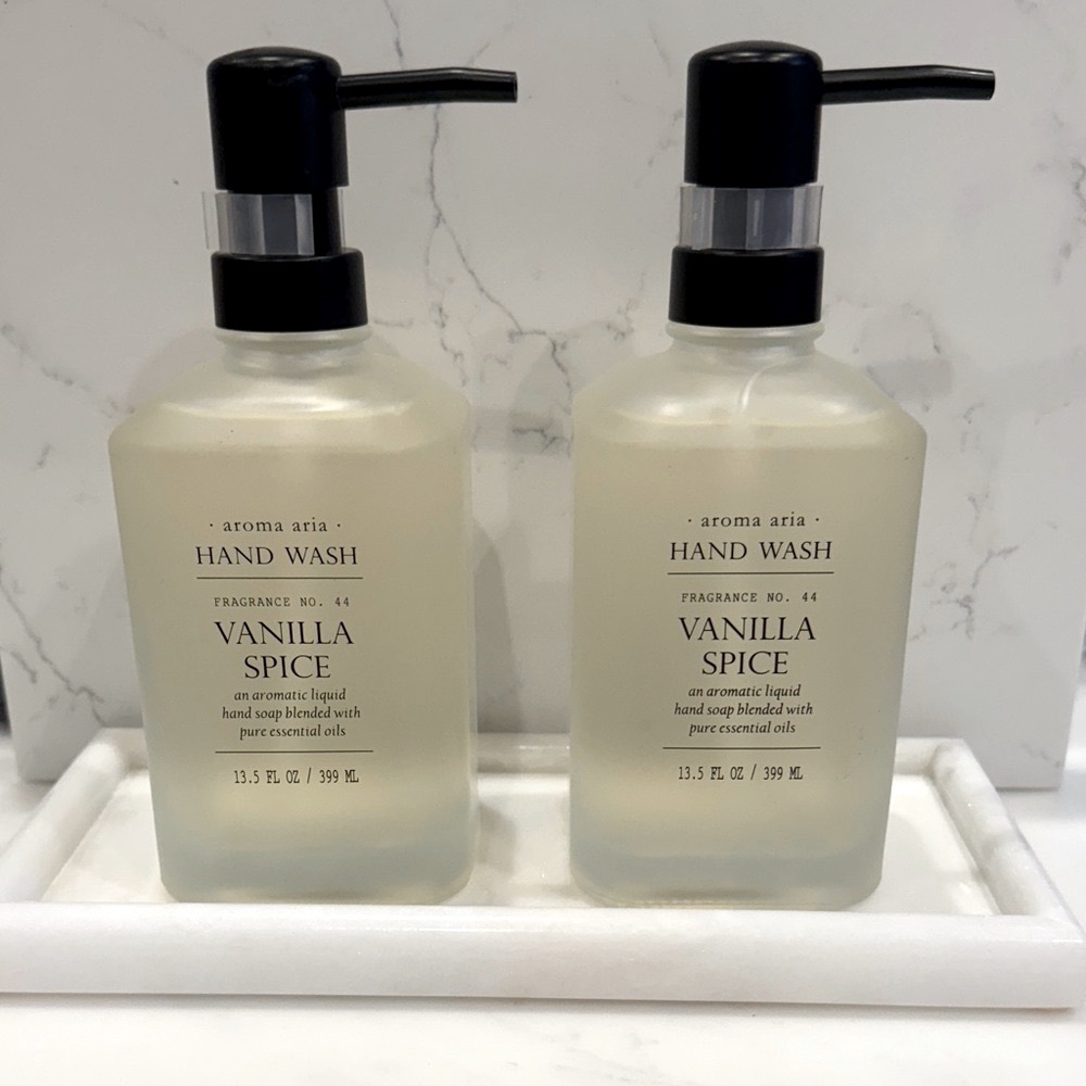 2x Aroma aria Vanilla  Spice Hand Wash Soap Heavy frosted glass & clear soap.